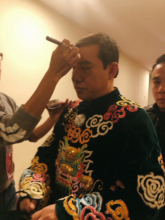 Công Lý tình cảm bên bạn gái ở hậu trường ghi hình Táo quân 2018